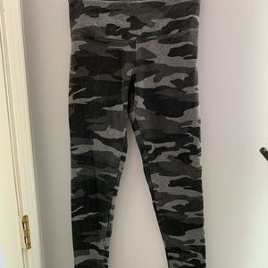 Garage Size S grey camo full length leggings